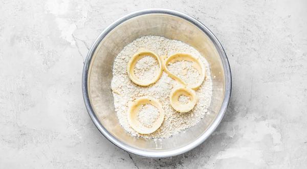 Луковые кольца в аэрогриле, пошаговый рецепт с фото на 367 ккал