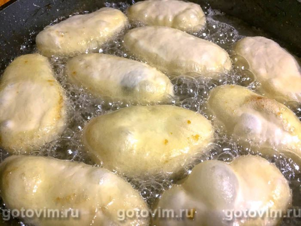 Пирожки со щавелем, жаренные на сковородке