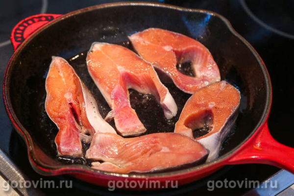 Сочная горбуша в духовке с овощами и сливками Сочная горбуша в духовке с овощами и сливками