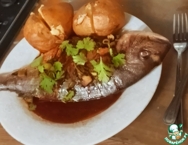 Морской лещ с зелёным луком, имбирем Морской лещ с зелёным луком, имбирем