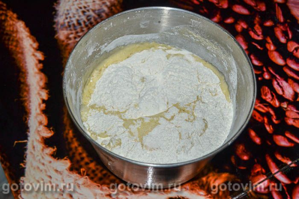 Пирог на кефире с клубникой