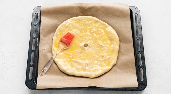 Хачапури с колбасой и сыром, пошаговый рецепт с фото на 686 ккал