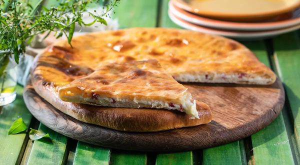 Хачапури с колбасой и сыром, пошаговый рецепт с фото на 686 ккал