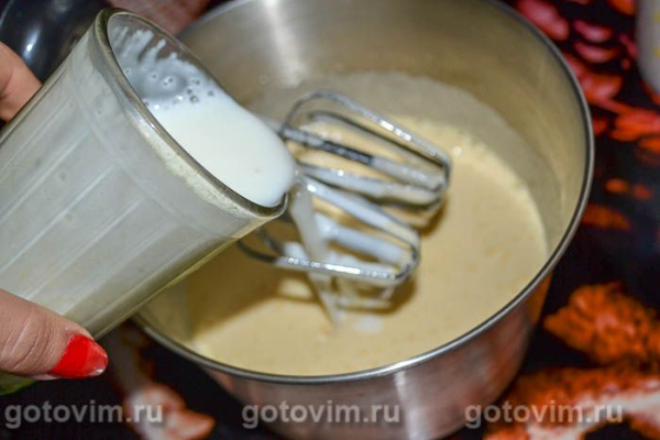 Пирог на кефире с клубникой