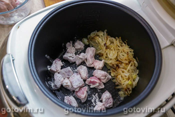 Картофель с мясом, тушённый в мультиварке