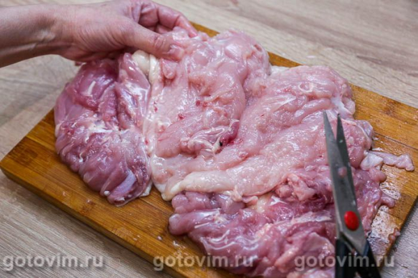 Рулет из курицы с перцем чили и чесноком в мультиварке