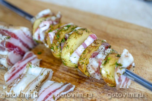 Шашлык из картофеля с салом