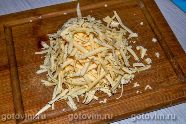 Салат из свеклы с соусом из сметаны и хрена