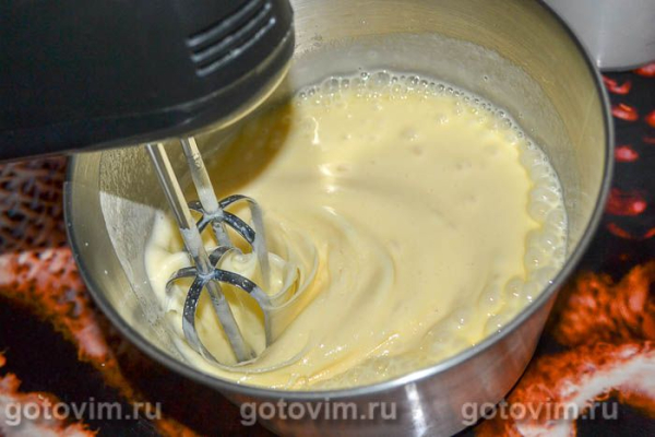 Пирог на кефире с клубникой