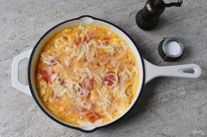 Омлет с помидорами