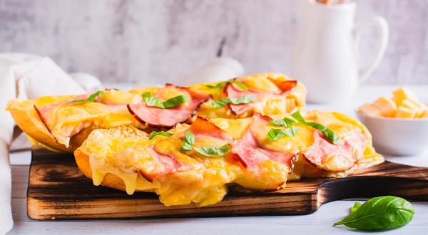 Горячие бутерброды с беконом и сыром в духовке, пошаговый рецепт с фото на 589 ккал