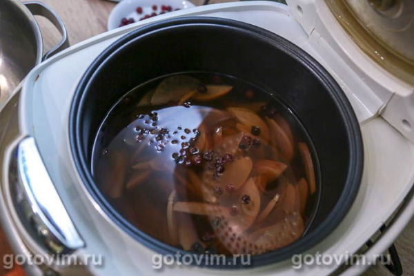 Компот из клюквы с яблоками в мультиварке