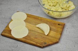 Вареники с картошкой и салом