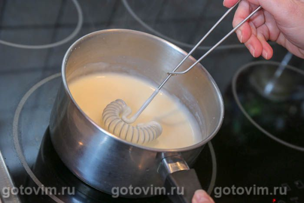 Молочный пудинг с клубникой со сливками (без яиц)