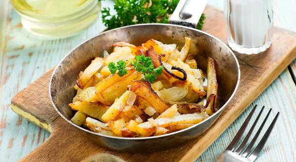 Жареная картошка с салом и луком, пошаговый рецепт с фото на 692 ккал