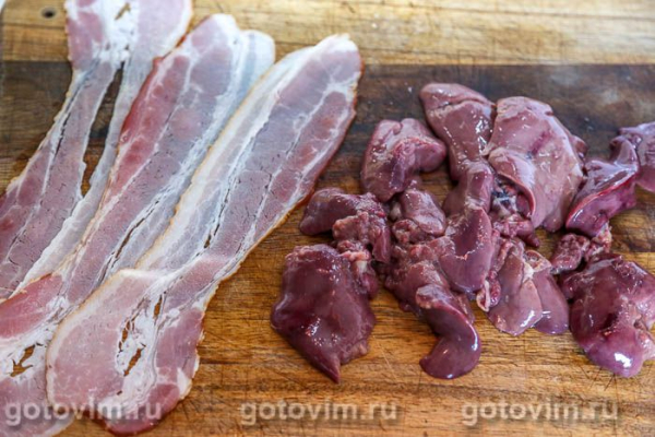 Шашлык из куриной печени в беконе