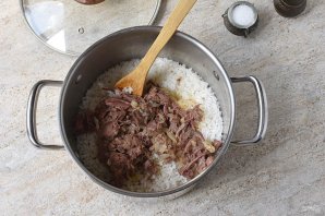 Рис с тушенкой