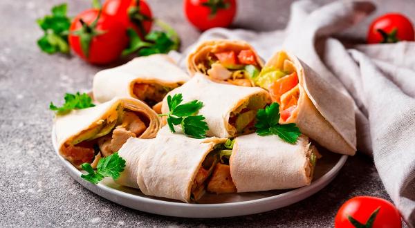 Рулеты из лаваша с курицей, пошаговый рецепт с фото на 190 ккал